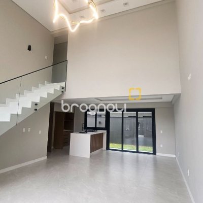 Casa com 195m², 3 quartos (sendo 3 suítes), 2 garagens, no bairro Carianos em Florianópolis