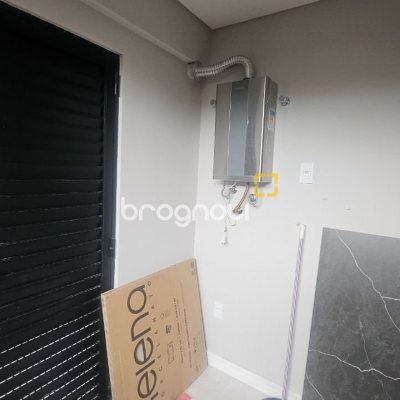 Casa com 195m², 3 quartos (sendo 3 suítes), 2 garagens, no bairro Carianos em Florianópolis