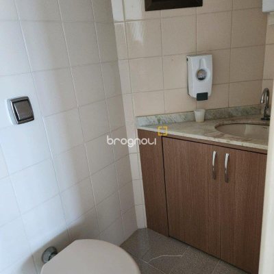 Sala com 24m², 1 garagem, no bairro Centro em Florianópolis