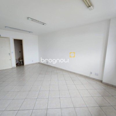 Sala com 24m², 1 garagem, no bairro Centro em Florianópolis