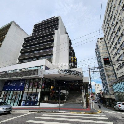 Sala com 24m², 1 garagem, no bairro Centro em Florianópolis