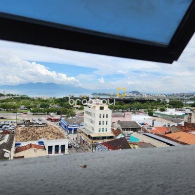 Sala com 24m², 1 garagem, no bairro Centro em Florianópolis