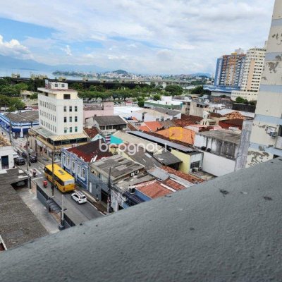 Sala com 24m², 1 garagem, no bairro Centro em Florianópolis