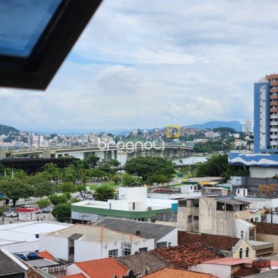 Sala com 24m², 1 garagem, no bairro Centro em Florianópolis