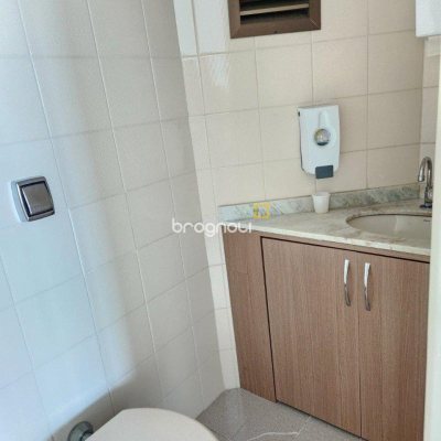 Sala com 24m², 1 garagem, no bairro Centro em Florianópolis
