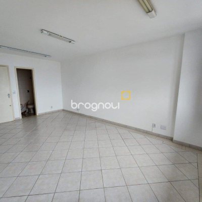 Sala com 24m², 1 garagem, no bairro Centro em Florianópolis