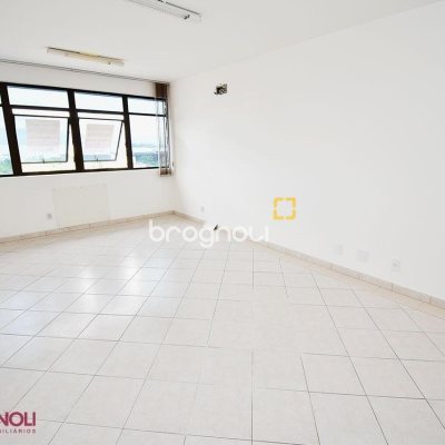 Sala com 24m², 1 garagem, no bairro Centro em Florianópolis