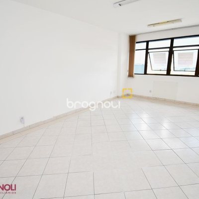 Sala com 24m², 1 garagem, no bairro Centro em Florianópolis