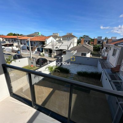 Casa com 124m², 4 quartos (sendo 2 suítes), 2 garagens, no bairro São João do Rio Vermelho em Florianópolis