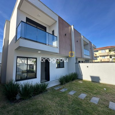 Casa com 124m², 4 quartos (sendo 2 suítes), 2 garagens, no bairro São João do Rio Vermelho em Florianópolis