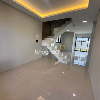 Casa com 124m², 4 quartos (sendo 2 suítes), 2 garagens, no bairro São João do Rio Vermelho em Florianópolis
