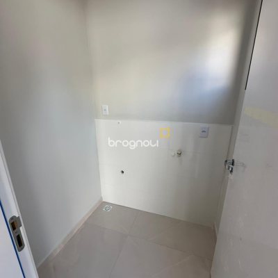 Casa com 124m², 4 quartos (sendo 2 suítes), 2 garagens, no bairro São João do Rio Vermelho em Florianópolis