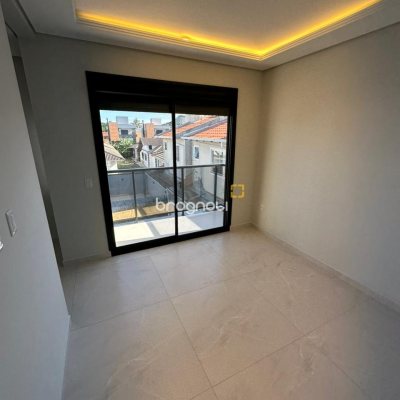 Casa com 124m², 4 quartos (sendo 2 suítes), 2 garagens, no bairro São João do Rio Vermelho em Florianópolis