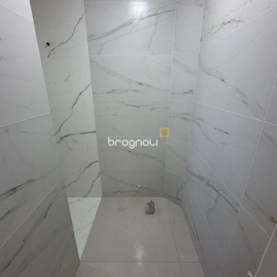 Casa com 124m², 4 quartos (sendo 2 suítes), 2 garagens, no bairro São João do Rio Vermelho em Florianópolis
