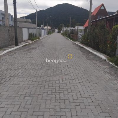 Terreno com 364m², no bairro São João do Rio Vermelho em Florianópolis