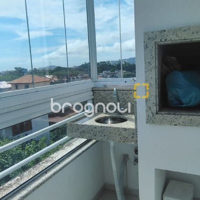 Apartamento com 68m², 2 quartos (sendo 1 suíte), 1 garagem, no bairro Canasvieiras em Florianópolis