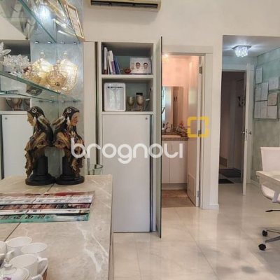 Sala com 26m², 1 garagem, no bairro Saco Grande em Florianópolis