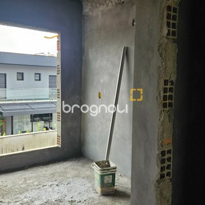 Casa com 285m², 3 quartos (sendo 3 suítes), 4 garagens, no bairro Bom Abrigo em Florianópolis