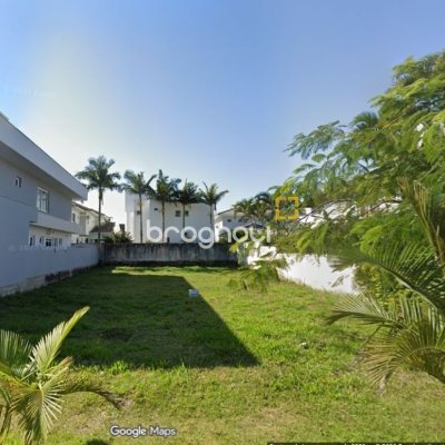 Terreno com 450m², no bairro Jurerê Internacional em Florianópolis