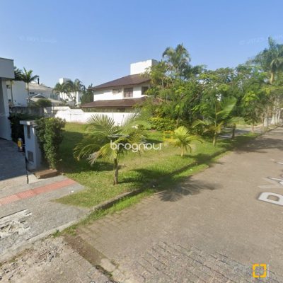 Terreno com 450m², no bairro Jurerê Internacional em Florianópolis