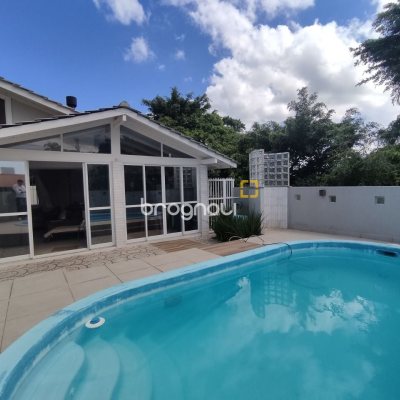 Casa com 119m², 3 quartos (sendo 1 suíte), 2 garagens, no bairro Daniela em Florianópolis