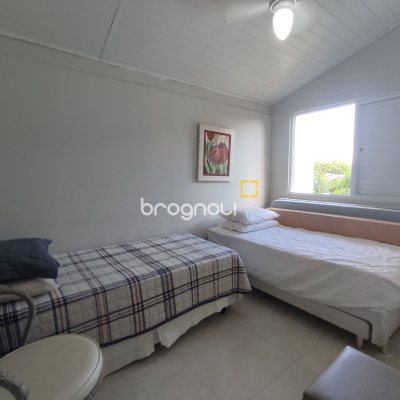 Casa com 119m², 3 quartos (sendo 1 suíte), 2 garagens, no bairro Daniela em Florianópolis