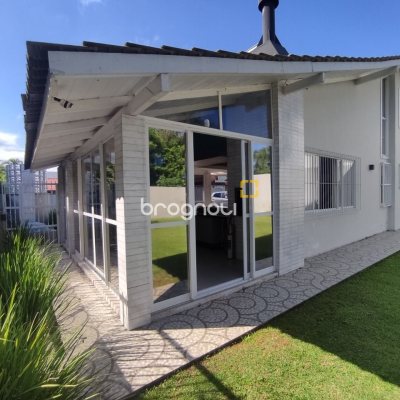 Casa com 119m², 3 quartos (sendo 1 suíte), 2 garagens, no bairro Daniela em Florianópolis