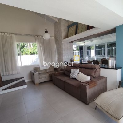 Casa com 119m², 3 quartos (sendo 1 suíte), 2 garagens, no bairro Daniela em Florianópolis