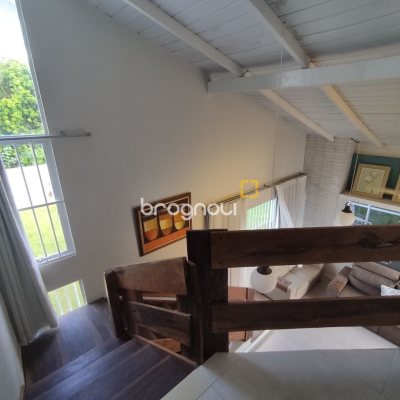 Casa com 119m², 3 quartos (sendo 1 suíte), 2 garagens, no bairro Daniela em Florianópolis