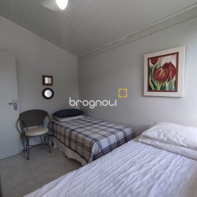 Casa com 119m², 3 quartos (sendo 1 suíte), 2 garagens, no bairro Daniela em Florianópolis