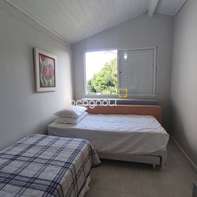 Casa com 119m², 3 quartos (sendo 1 suíte), 2 garagens, no bairro Daniela em Florianópolis