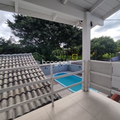 Casa com 119m², 3 quartos (sendo 1 suíte), 2 garagens, no bairro Daniela em Florianópolis