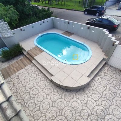 Casa com 119m², 3 quartos (sendo 1 suíte), 2 garagens, no bairro Daniela em Florianópolis