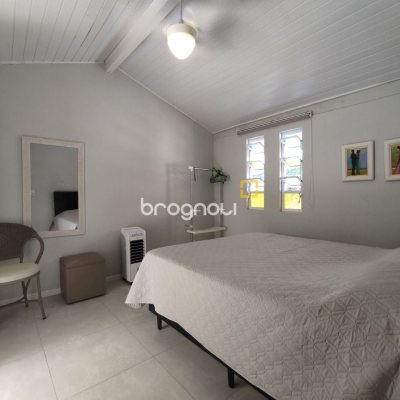 Casa com 119m², 3 quartos (sendo 1 suíte), 2 garagens, no bairro Daniela em Florianópolis