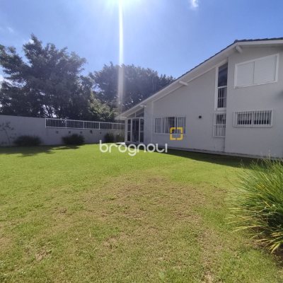 Casa com 119m², 3 quartos (sendo 1 suíte), 2 garagens, no bairro Daniela em Florianópolis