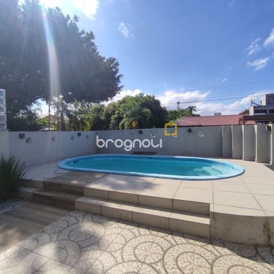 Casa com 119m², 3 quartos (sendo 1 suíte), 2 garagens, no bairro Daniela em Florianópolis