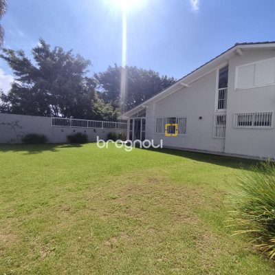 Casa com 119m², 3 quartos (sendo 1 suíte), 2 garagens, no bairro Daniela em Florianópolis