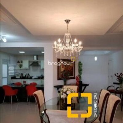 Apartamento com 144m², 4 quartos (sendo 2 suítes), 2 garagens, no bairro Jurerê Internacional em Florianópolis