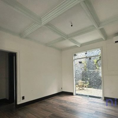 Casa com 194m², 4 quartos (sendo 3 suítes), 2 garagens, no bairro Bom Abrigo em Florianópolis