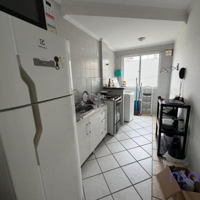 Apartamento com 63m², 2 quartos, 1 garagem, no bairro Kobrasol em São José