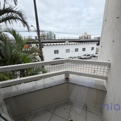 Apartamento com 63m², 2 quartos, 1 garagem, no bairro Kobrasol em São José