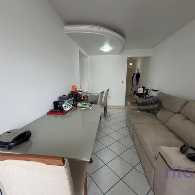 Apartamento com 63m², 2 quartos, 1 garagem, no bairro Kobrasol em São José