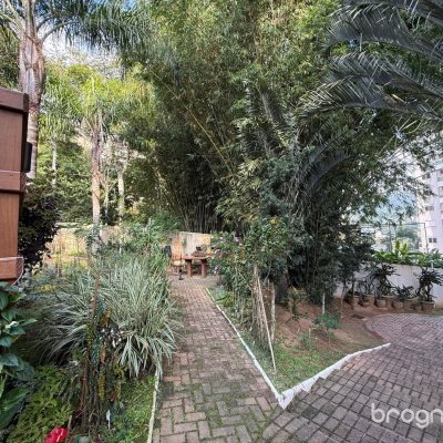 Apartamento com 77m², 2 quartos (sendo 1 suíte), 1 garagem, no bairro Itacorubi em Florianópolis