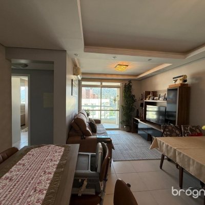 Apartamento com 77m², 2 quartos (sendo 1 suíte), 1 garagem, no bairro Itacorubi em Florianópolis