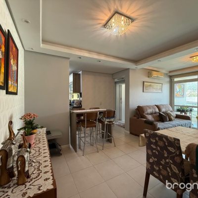 Apartamento com 77m², 2 quartos (sendo 1 suíte), 1 garagem, no bairro Itacorubi em Florianópolis