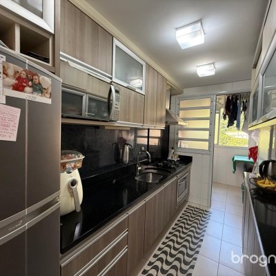 Apartamento com 77m², 2 quartos (sendo 1 suíte), 1 garagem, no bairro Itacorubi em Florianópolis