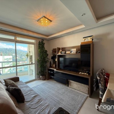 Apartamento com 77m², 2 quartos (sendo 1 suíte), 1 garagem, no bairro Itacorubi em Florianópolis