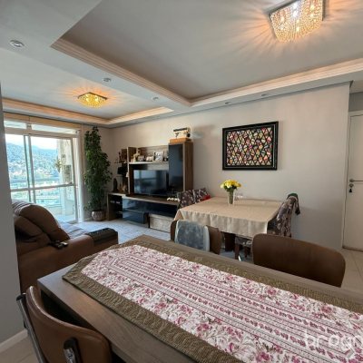 Apartamento com 77m², 2 quartos (sendo 1 suíte), 1 garagem, no bairro Itacorubi em Florianópolis
