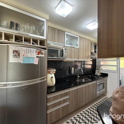 Apartamento com 77m², 2 quartos (sendo 1 suíte), 1 garagem, no bairro Itacorubi em Florianópolis