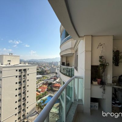 Apartamento com 77m², 2 quartos (sendo 1 suíte), 1 garagem, no bairro Itacorubi em Florianópolis
